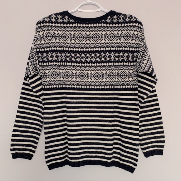 Winter Festive Striped Long Sleeve Pullover Crewneck Sweater in Blue, White (XS) - Picture 4 of 5
